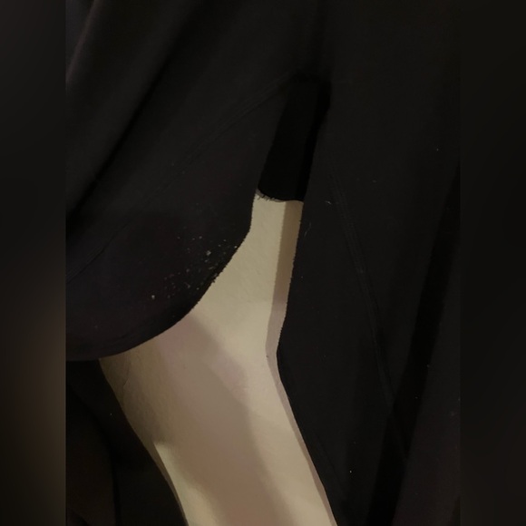 LULULEMON ALIGN JOGGERS 6 CROP JOGGER PANTS HAS PILLING / FLAW READ DESCRIPTION - Picture 5 of 5